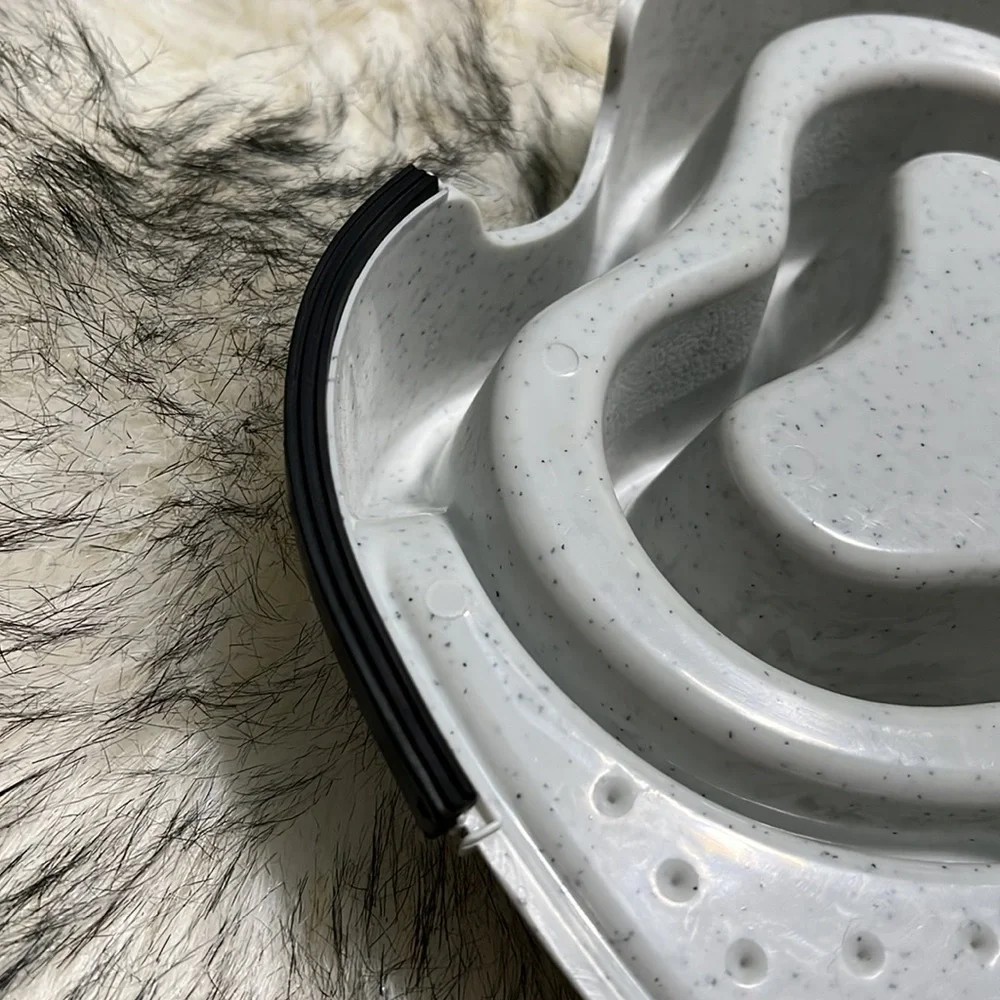 NWT Ant Free Small Dog/Cat Feeder Bowl Light Gray
